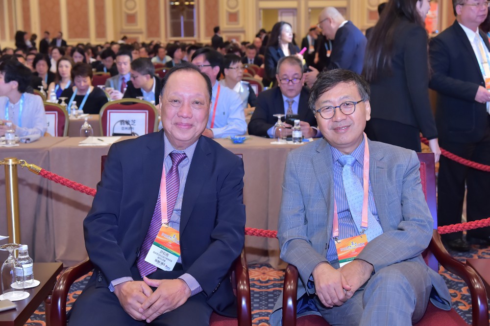 馬來西亞砂拉越中華總商會名譽會長許如湘先生與韓國中華總商會會長宋國平先生