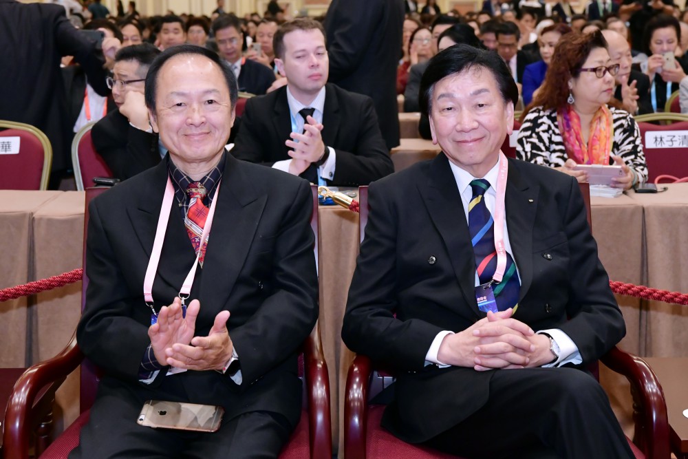 開幕典禮：美國華商聯合會會長吳宗錦先生與國際奧委會資深委員吳經國先生。